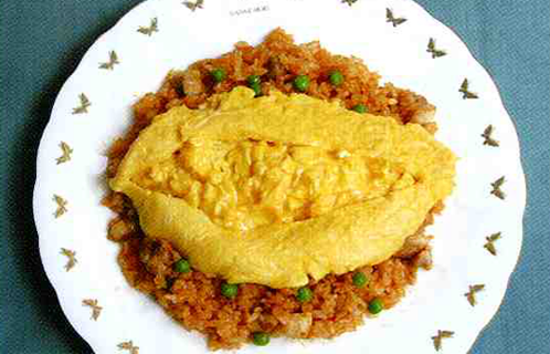 とろとろオムライスとサーモンと野菜のサラダ