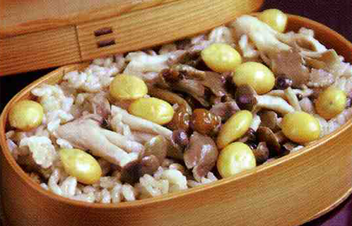 きのこ炊き込みご飯と根菜と塩サバのみそ汁