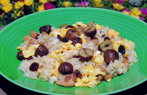 甘栗のチャーハンとニンジンのサラダ