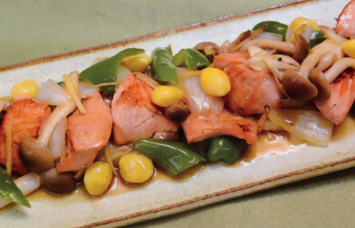 サケのエスニック炒めとレンコンとカキのすり流し（餅入り）