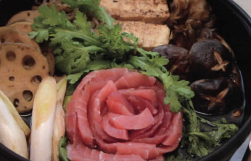 柿とキュウリのサラダとマグロのすき焼き