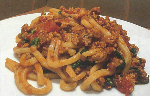 トマトと豚ひき肉のあえうどんとアサリとイワシのミネストローネ